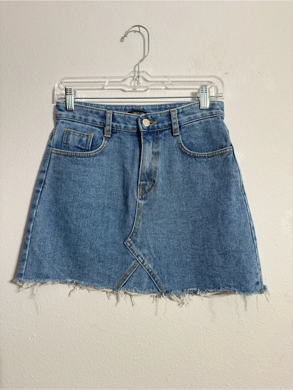 Limited  • Classic Blue Denim Mini Skirt • Casual Raw Hem • Women’s Size 4